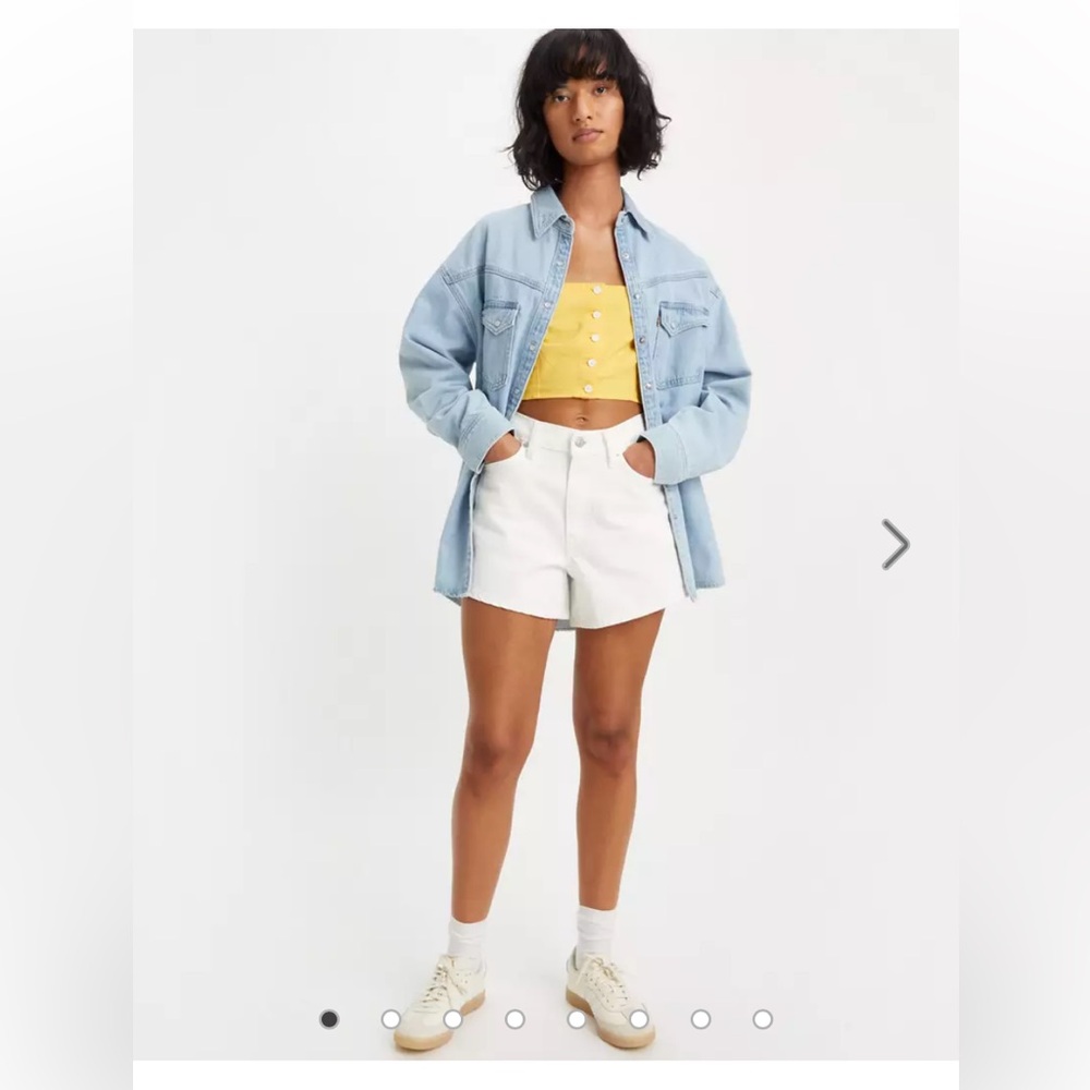 Levi’s 80s Mom Shorts. Snowing in LA White. Size 31